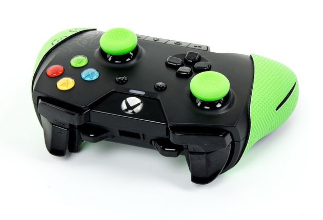 Razer Wildcat - gamepad z nałożoną skórą węża