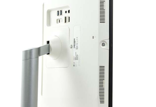 LG 32UL950-W joystick menu