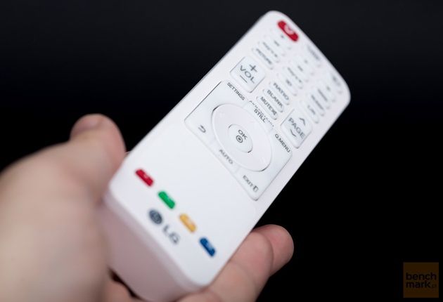 LG PF1500G test pilot dłoń