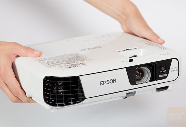 Epson EB-U32 dłonie