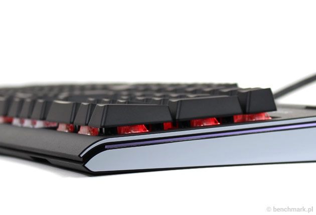 Corsair Strafe RGB - mocne czerwone podświetlenie