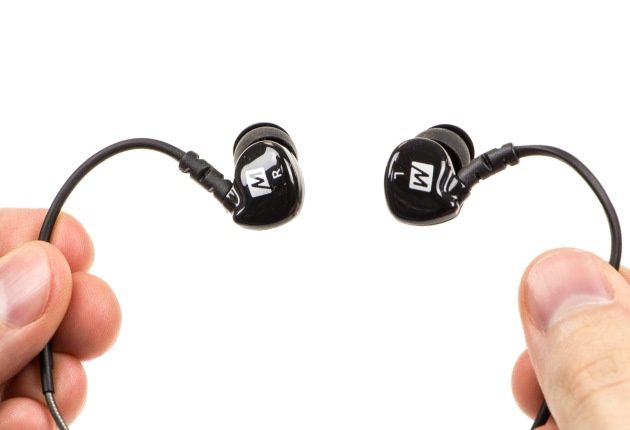 MEE audio M6P od tyłu
