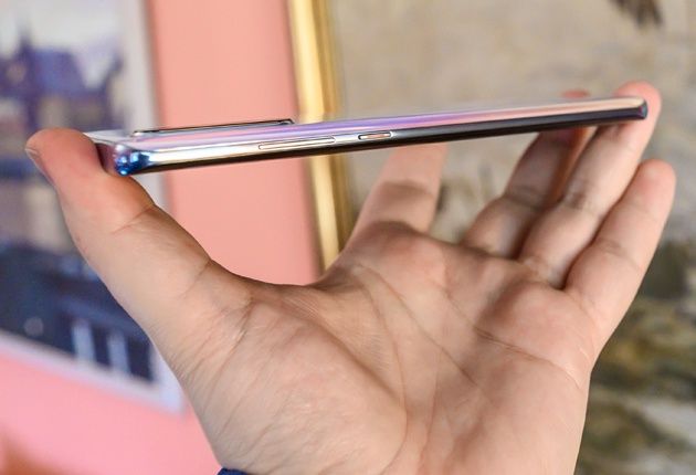 Huawei P30 Pro z boku