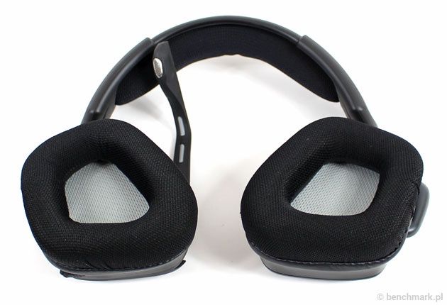 Corsair Void RGB Wireless - leżące słuchawki