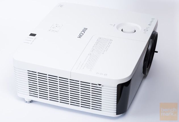 Ricoh PJ WU5570 widok bok przód