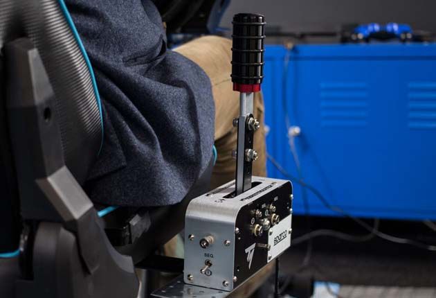 Thrustmaster TSS Handbrake Sparco Mod - urządzenie w ustawieniu na hamulec
