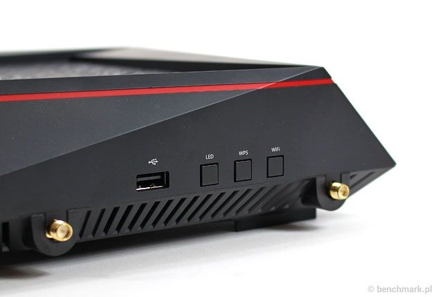 Asus RT AC-5300 lewy bok