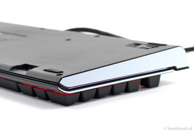 Corsair Strafe RGB - białe kontrastujące paski