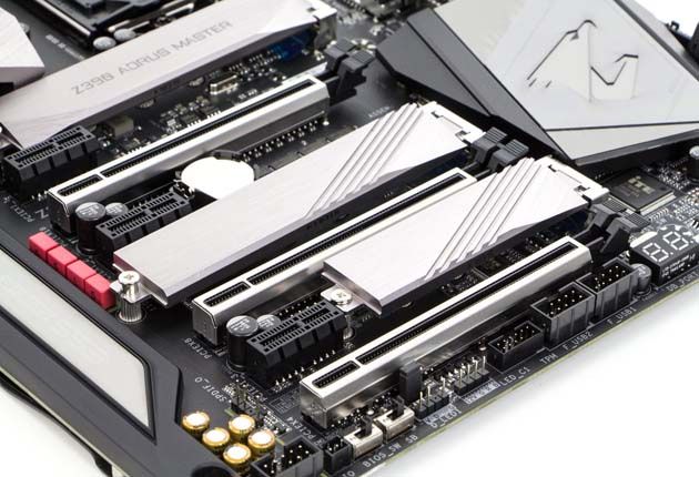 Z390 AORUS Master - sloty