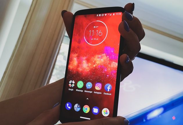 Moto Z3 Play dłoń