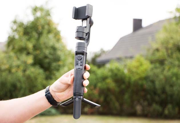Hohem iSteady Mobile - gimbal z dokręconym mini statywem