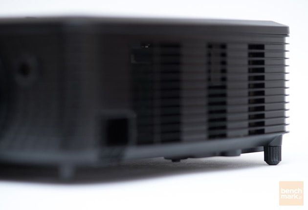 Optoma X340 - otwory wentylacyjne