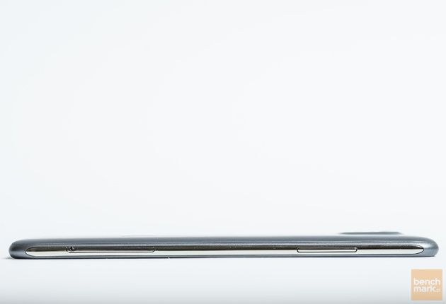 LG X Cam lewa krawędź