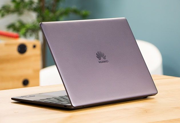 Huawei MateBook 13 - przód i tył