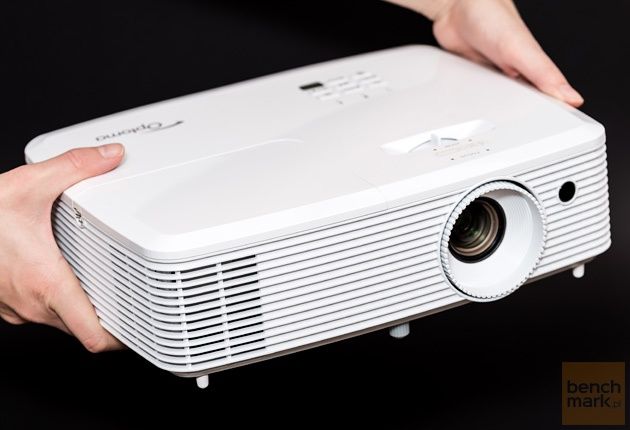 Optoma HD27 dłonie