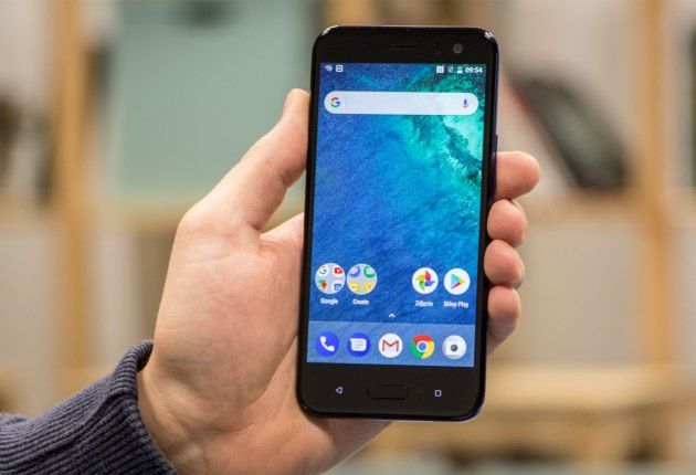 htc u11 life w ręce