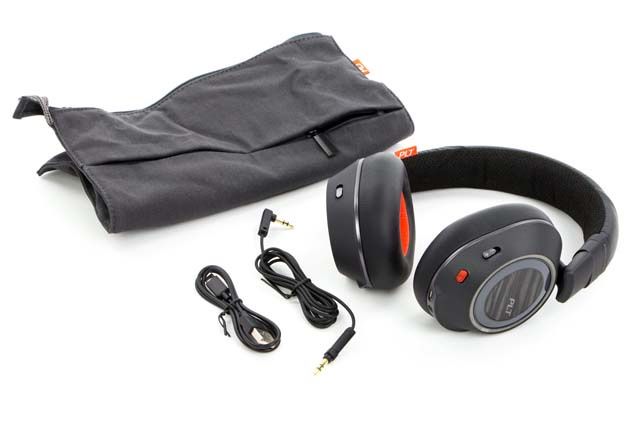 Plantronics Voyager 8200 UC - zawartość zestawu