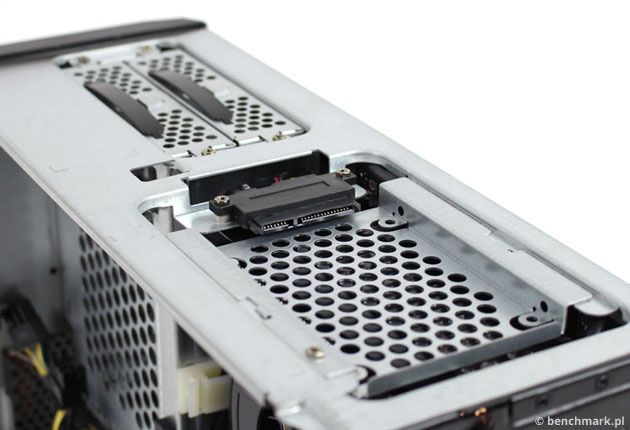 MSI Nightblade MI-017EU kieszenie na dyski