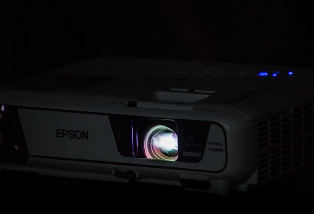 Epson EB-U32 praca ciemność