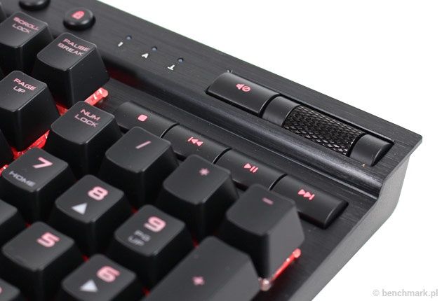 Corsair K70 Rapidfire - klawisze multimedialne i rolka głośności