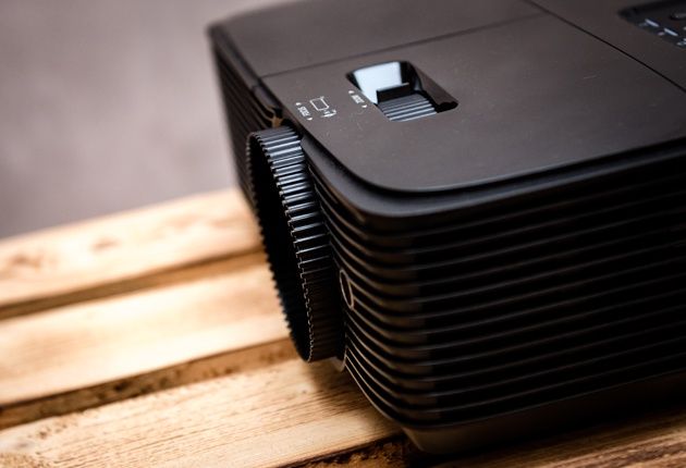 Optoma HD144X widok bok