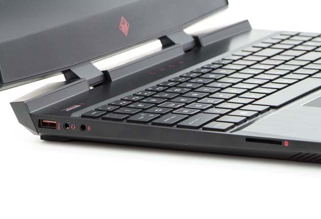 HP Omen 15 lewy bok