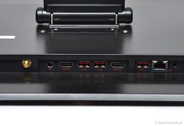 MSI AG240 porty na tylnej ściance