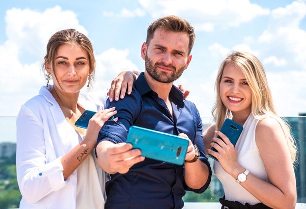 LG Q60 Social Animals