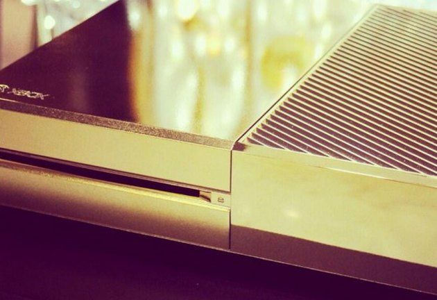Xbox One konsola złota wygląd