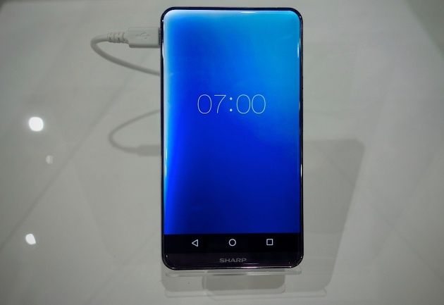 Sharp smartfon bez ramek