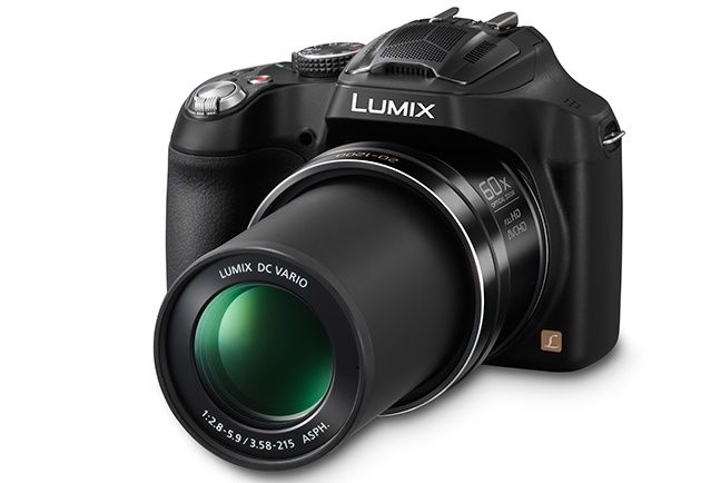 Panasonic Lumix DMC-FZ70 widok bok przód obiektyw