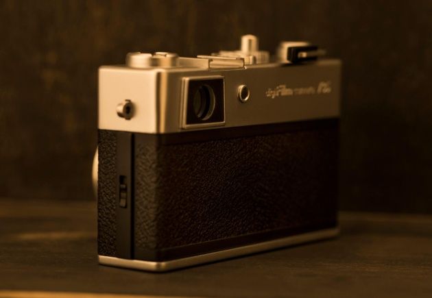 Yashica digiFilm Y35 tył bok
