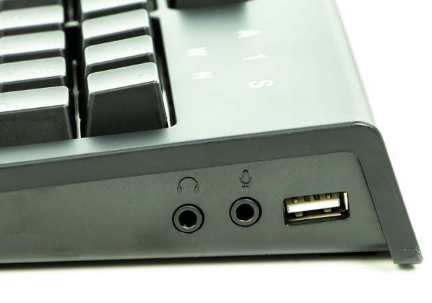 CA Gaming Grizzly - dodatkowy port USB i 2 gniazda - słuchawkowe i mikrofonowe
