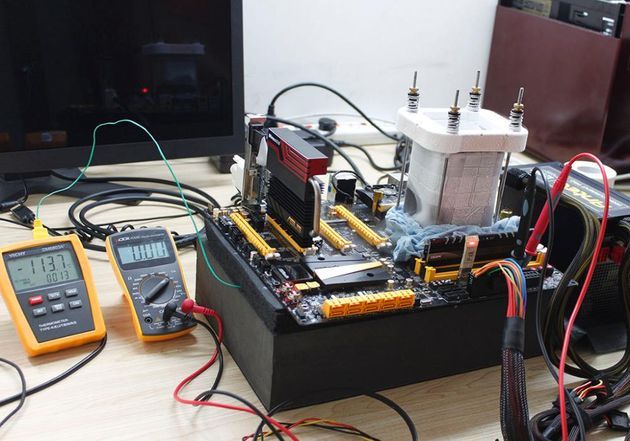 Intel Core i7 4770K procesor podkręcanie rekord DFORDOG 7136 MHz platforma zdjęcie
