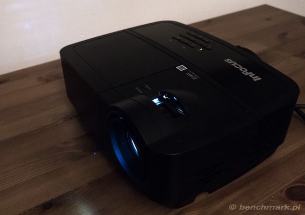 InFocus IN119HDx projektor włączony