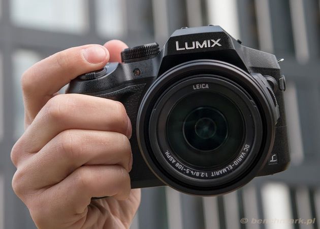 Panasonic Lumix FZ300 dłoń