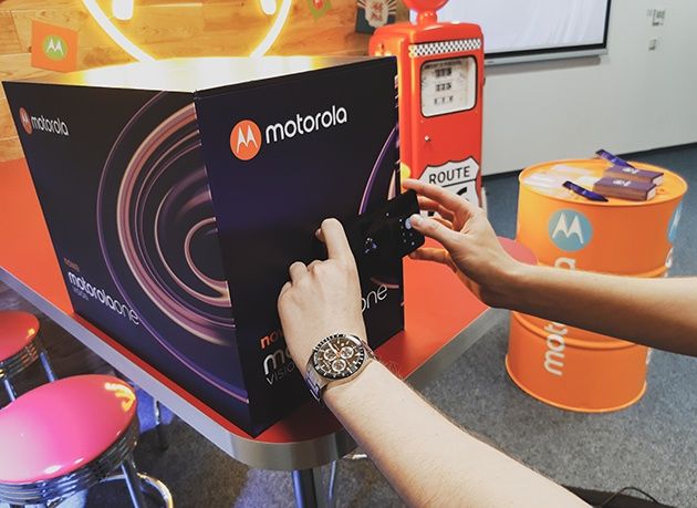 Motorola One Vision ciemnia