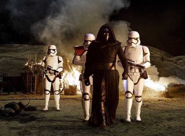 Gwiezdne Wojny - Kylo Ren ze świtą