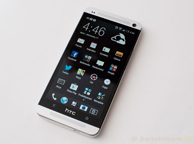 HTC One ekran włączony