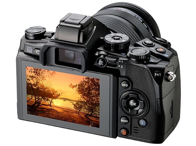 Olympus OM-D E-M1 widok tył bok