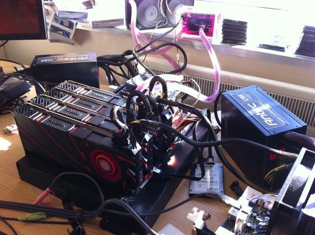 AMD Radeon R9 290X w konfiguracji Quad CrossFireX zdjęcie platforma