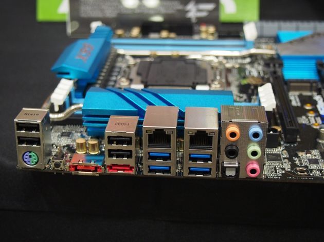 ASRock X99 Extreme11 płyta główna - tylny panel