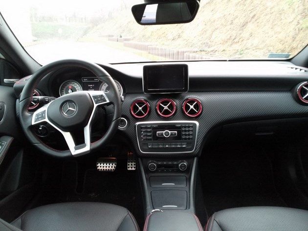 Mercedes A250 Sport - wnętrze
