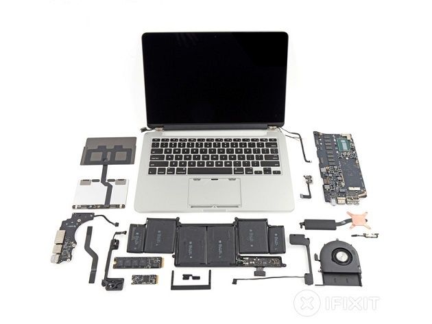 Apple MacBook Pro rozebrany na części