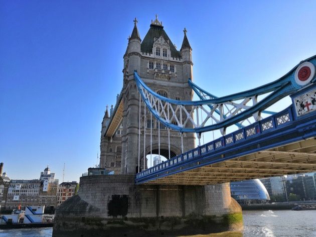 honor 10 tower bridge