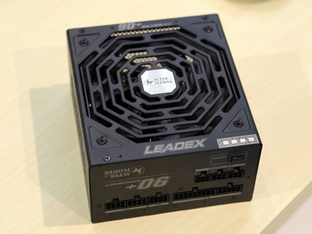Super Flower Leadex Titanium 850 W zasilacz
