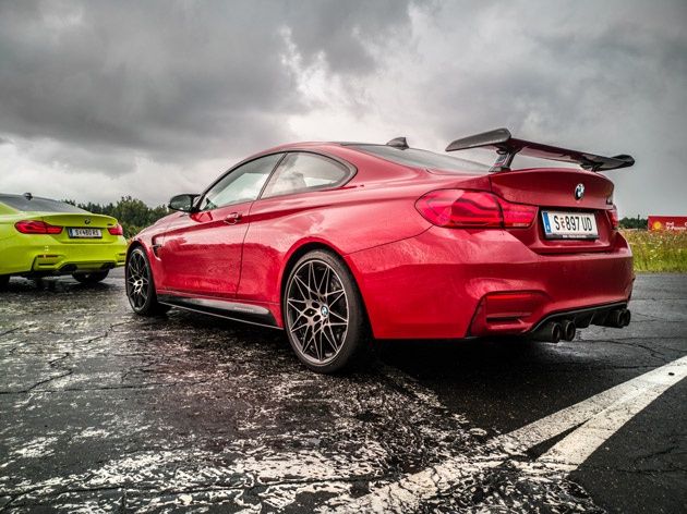 BMW M4 na torze Bednary