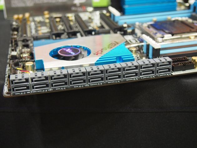 ASRock X99 Extreme11 płyta główna - złącza SATA