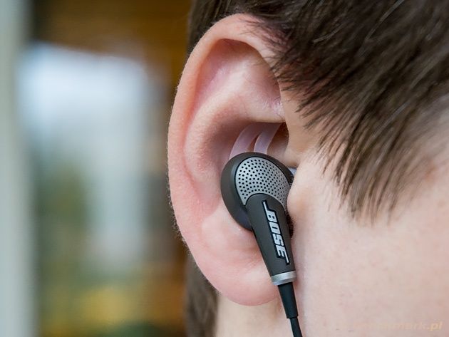 Bose QC20 ucho widok