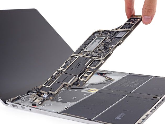 Microsoft Surface Laptop w środku - rozebrany przez iFixit